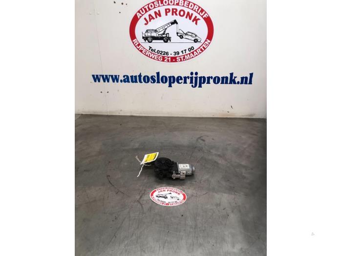 Usados Motor de ventanilla de puerta Seat Mii 1.0 12V Precio € 25,00 Norma de margen ofrecido por Autosloopbedrijf Jan Pronk B.V.