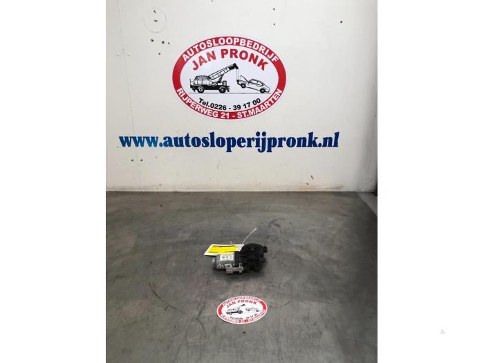 Usados Motor de ventanilla de puerta Seat Mii 1.0 12V Precio € 25,00 Norma de margen ofrecido por Autosloopbedrijf Jan Pronk B.V.
