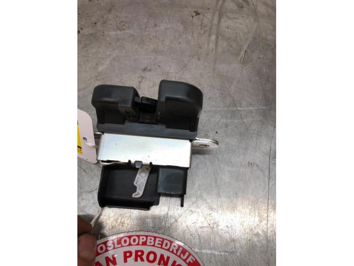 Tailgate lock mechanism from a Seat Mii 1.0 12V 2015