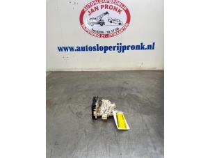 Gebrauchte Türschlossmechanik 4-türig rechts vorne Seat Leon (1P1) 2.0 TDI DPF Preis € 40,00 Margenregelung angeboten von Autosloopbedrijf Jan Pronk B.V.