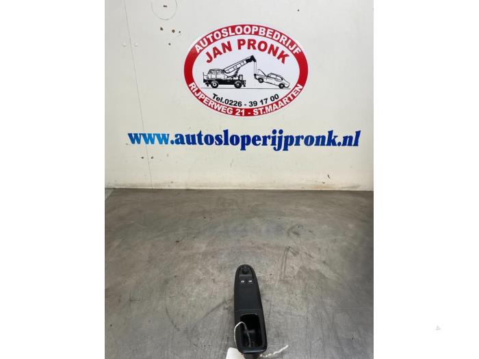 Usados Interruptor de ventanilla eléctrica Peugeot 406 Break (8E/F) 1.8 16V Precio € 30,00 Norma de margen ofrecido por Autosloopbedrijf Jan Pronk B.V.
