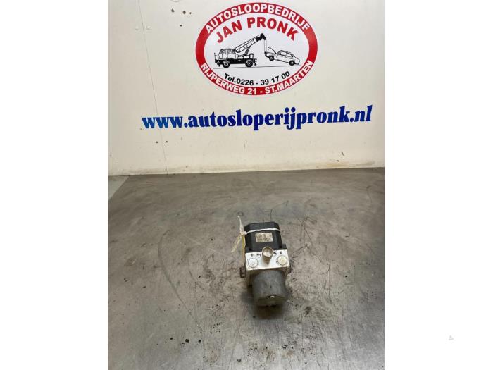 Używane Pompa ABS Jaguar X-type Estate 3.0 V6 24V Cena € 65,00 Procedura marży oferowane przez Autosloopbedrijf Jan Pronk B.V.