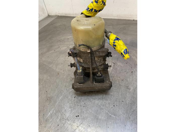 Power steering pump from a Ford S-Max (GBW) 2.0 TDCi 16V 140 2008