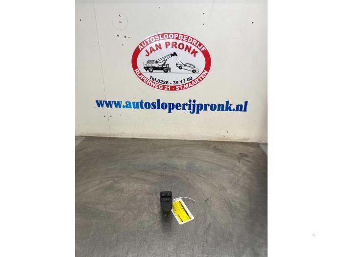 Usados Interruptor de ventanilla eléctrica Lada Kalina (1118) 1.6 Precio € 25,00 Norma de margen ofrecido por Autosloopbedrijf Jan Pronk B.V.