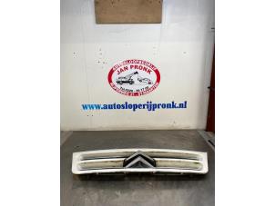 Used Grille Citroen Jumper (U5/ZB) 2.8 HDi Price € 40,00 Margin scheme offered by Autosloopbedrijf Jan Pronk B.V.