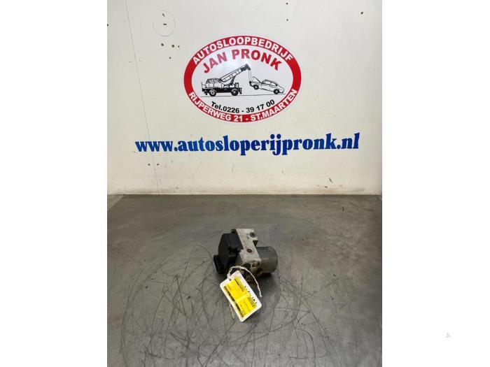 Usados Bomba ABS Audi A6 (C5) 2.4 V6 30V Precio € 85,00 Norma de margen ofrecido por Autosloopbedrijf Jan Pronk B.V.