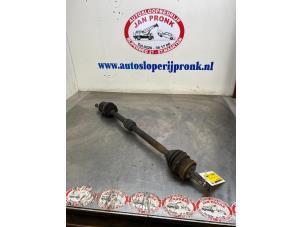Used Front drive shaft, right Kia Carens III (FG) 2.0i CVVT 16V Price € 50,00 Margin scheme offered by Autosloopbedrijf Jan Pronk B.V.