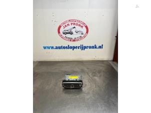 Gebrauchte Radio CD Spieler Renault Twingo II (CN) 1.2 16V Quickshift 5 Preis € 35,00 Margenregelung angeboten von Autosloopbedrijf Jan Pronk B.V.
