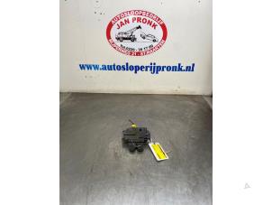 Used Tailgate lock mechanism Opel Vectra C GTS 2.2 DIG 16V Price € 25,00 Margin scheme offered by Autosloopbedrijf Jan Pronk B.V.