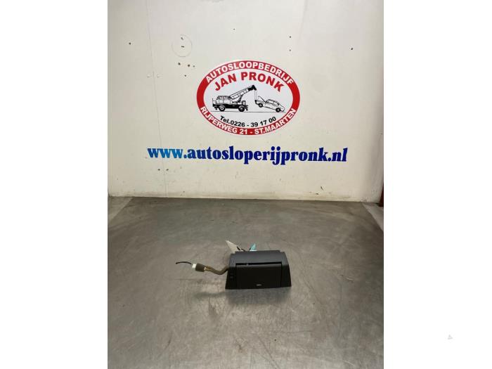 Begagnade Askkopp, fram Chevrolet Epica 2.5 24V Pris € 25,00 Marginaltabell erbjuds av Autosloopbedrijf Jan Pronk B.V.
