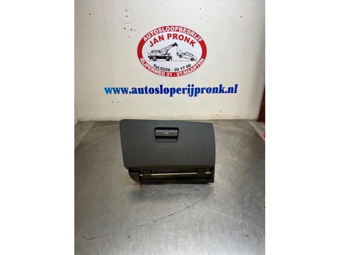 Begagnade Handskfack BMW 3 serie Touring (E91) 318i 16V Pris € 25,00 Marginaltabell erbjuds av Autosloopbedrijf Jan Pronk B.V.
