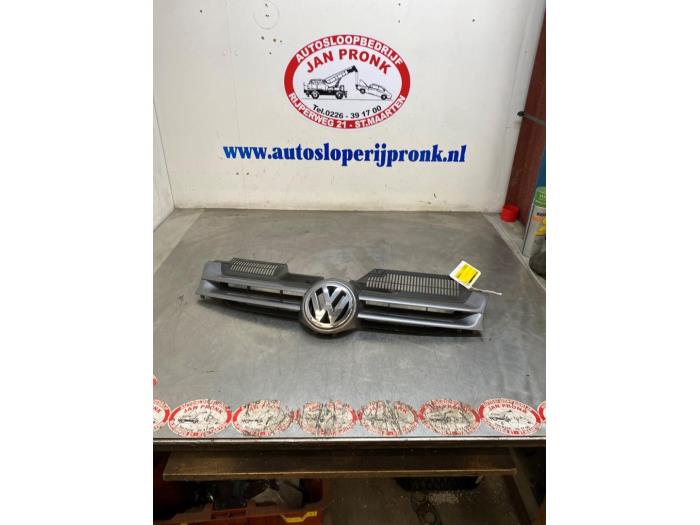 Begagnade Grill Volkswagen Golf V (1K1) 2.0 FSI 16V Pris € 25,00 Marginaltabell erbjuds av Autosloopbedrijf Jan Pronk B.V.