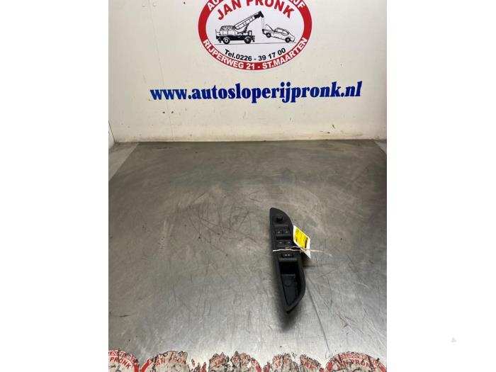Usados Interruptor de ventanilla eléctrica Opel Mokka/Mokka X 1.4 Turbo 16V 4x2 Precio € 40,00 Norma de margen ofrecido por Autosloopbedrijf Jan Pronk B.V.