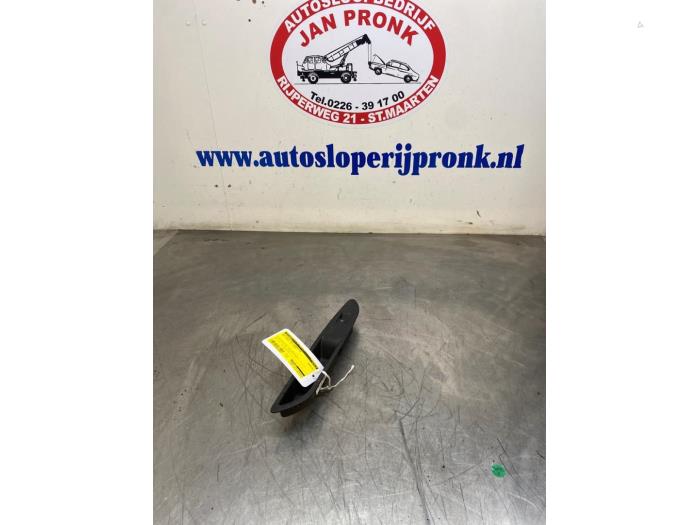 Usados Interruptor de ventanilla eléctrica Opel Mokka/Mokka X 1.4 Turbo 16V 4x2 Precio € 10,00 Norma de margen ofrecido por Autosloopbedrijf Jan Pronk B.V.