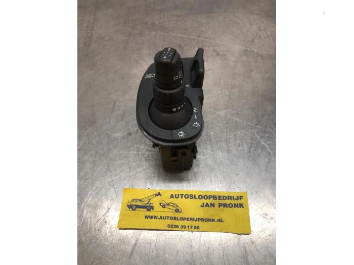Wiper switch from a Renault Clio III (BR/CR) 1.2 16V 75 2011