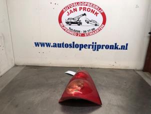 Używane Tylne swiatlo pozycyjne prawe Peugeot 107 1.0 12V Cena € 30,00 Procedura marży oferowane przez Autosloopbedrijf Jan Pronk B.V.