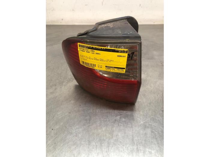 Taillight, left from a Hyundai H-1/H-200 2.5 CRDi Powervan 2004