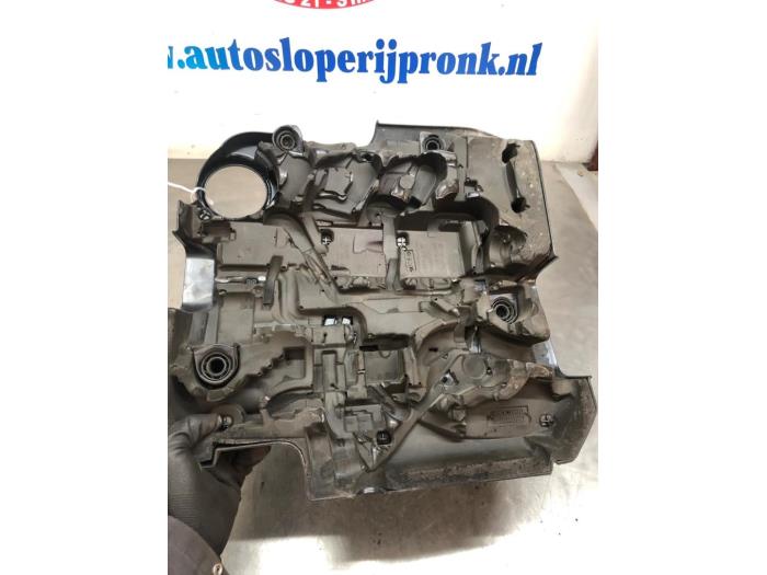 Abdeckblech Motor van een Volkswagen Polo V (6R) 1.2 TDI 12V BlueMotion 2010