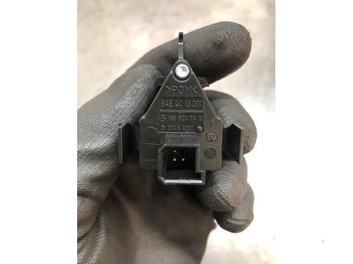 Panic lighting switch from a Mercedes-Benz A (W169) 1.5 A-160 2011