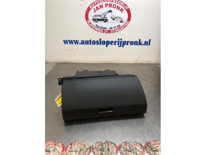 Begagnade Handskfack Mercedes A (W169) 1.5 A-160 Pris € 40,00 Marginaltabell erbjuds av Autosloopbedrijf Jan Pronk B.V.