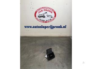 Used Dashboard vent Mercedes A (W169) 1.5 A-160 Price € 15,00 Margin scheme offered by Autosloopbedrijf Jan Pronk B.V.