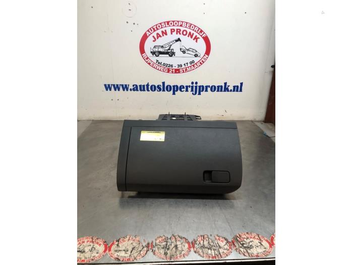 Begagnade Handskfack Volkswagen Polo V (6R) 1.4 TDI DPF BlueMotion technology Pris € 25,00 Marginaltabell erbjuds av Autosloopbedrijf Jan Pronk B.V.