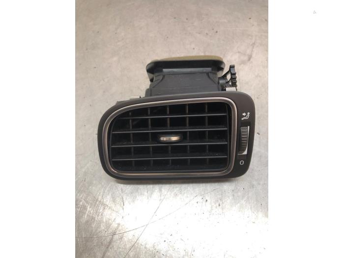 Air grill side from a Volkswagen Polo V (6R) 1.4 TDI DPF BlueMotion technology 2014