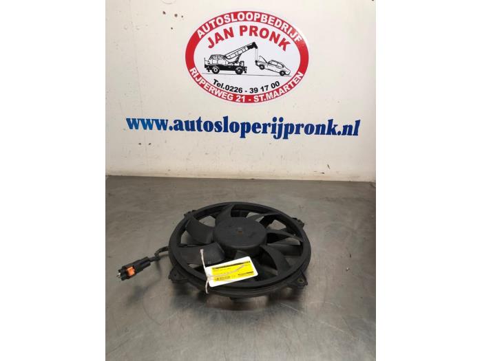 Używane Wentylator Peugeot 308 SW (4E/H) 1.6 VTI 16V Cena € 40,00 Procedura marży oferowane przez Autosloopbedrijf Jan Pronk B.V.
