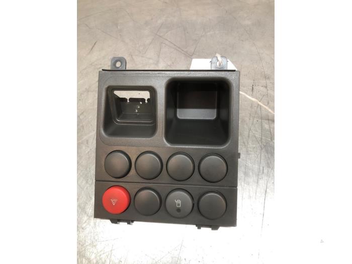Panic lighting switch from a Iveco New Daily III 35C10V 2.3 HPI Unijet 16V 2006