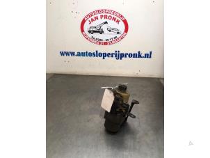 Used Power steering pump Skoda Fabia (6Y5) 1.2 HTP Price € 100,00 Margin scheme offered by Autosloopbedrijf Jan Pronk B.V.