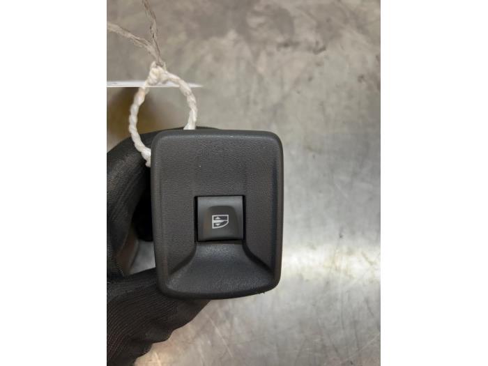 Commutateur vitre électrique d'un Mercedes-Benz Citan (415.6) 1.5 108 CDI 2013
