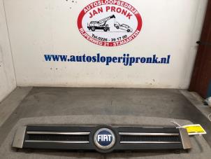 Gebrauchte Grill Fiat Panda (169) 1.2 Fire Preis € 25,00 Margenregelung angeboten von Autosloopbedrijf Jan Pronk B.V.