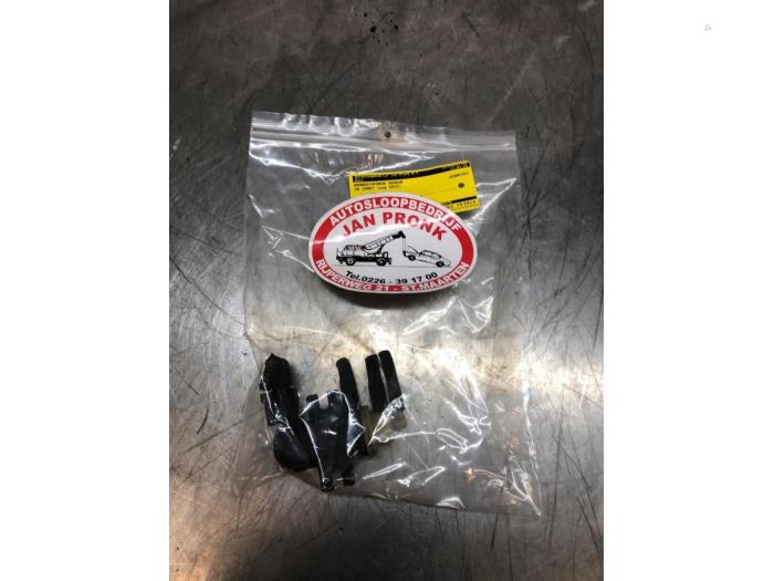 Usagé Capteur de pression carburant Volkswagen Caddy III (2KA,2KH,2CA,2CH) 1.6 TDI 16V Prix € 25,00 Règlement à la marge proposé par Autosloopbedrijf Jan Pronk B.V.