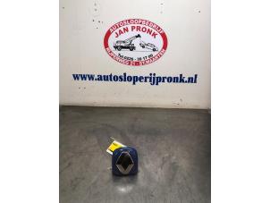Used Tailgate handle Renault Twingo (C06) 1.2 Price € 75,00 Margin scheme offered by Autosloopbedrijf Jan Pronk B.V.