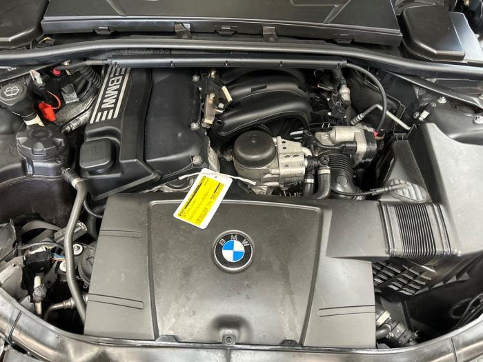 Engine from a BMW 3 serie (E90) 318i 16V 2007
