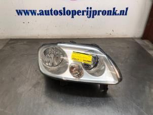 Used Headlight, right Volkswagen Touran (1T1/T2) 1.9 TDI 105 Euro 3 Price € 40,00 Margin scheme offered by Autosloopbedrijf Jan Pronk B.V.