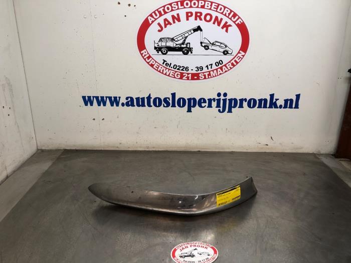 Begagnade Dekorstripe Daihatsu Sirion/Storia (M1) 1.3 16V DVVT Pris € 30,00 Marginaltabell erbjuds av Autosloopbedrijf Jan Pronk B.V.