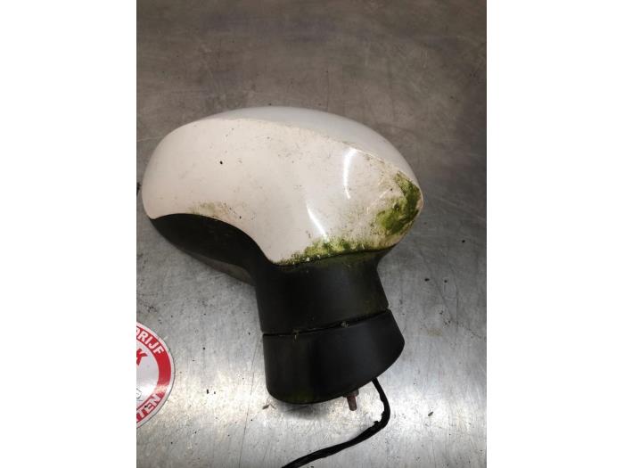 Wing mirror, right from a Seat Ibiza ST (6J8) 1.2 TDI Ecomotive 2012