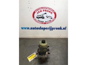 Used Power steering pump Ford Focus 2 Wagon 1.8 16V Price € 50,00 Margin scheme offered by Autosloopbedrijf Jan Pronk B.V.