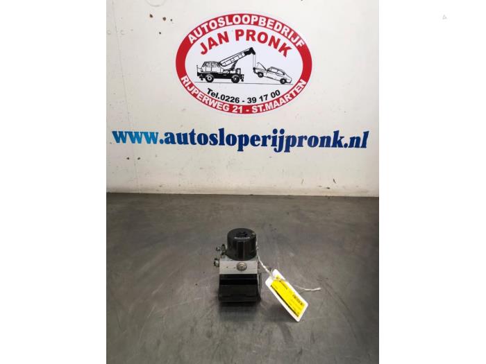 Usagé Bloc ABS BMW 3 serie (E90) 320i 16V Prix € 40,00 Règlement à la marge proposé par Autosloopbedrijf Jan Pronk B.V.