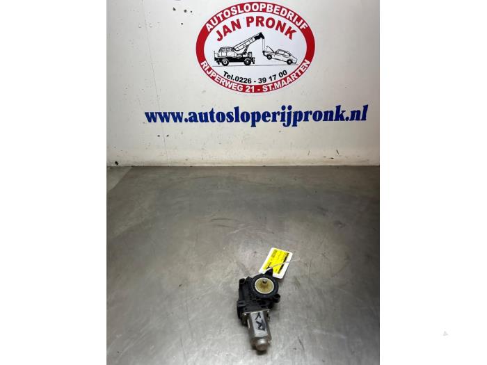 Usados Motor de ventanilla de puerta Seat Ibiza IV (6J5) 1.4 TDI Precio € 40,00 Norma de margen ofrecido por Autosloopbedrijf Jan Pronk B.V.