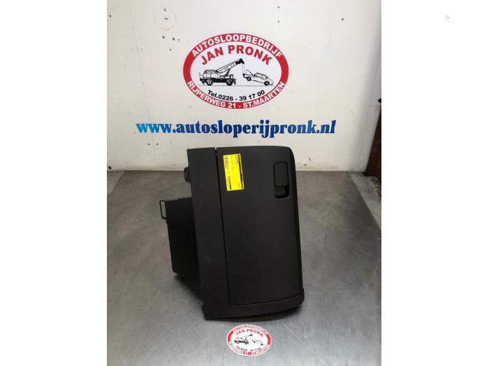 Begagnade Handskfack Volkswagen Polo V (6R) 1.4 16V Pris € 40,00 Marginaltabell erbjuds av Autosloopbedrijf Jan Pronk B.V.