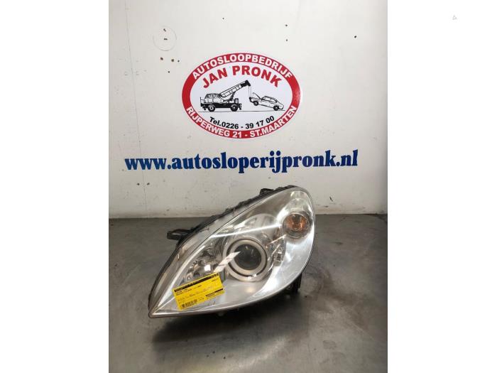Gebrauchte Scheinwerfer links Mercedes B (W245) 1.7 B-170 16V Preis € 275,00 Margenregelung angeboten von Autosloopbedrijf Jan Pronk B.V.