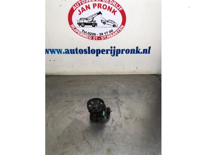 Usagé Pompe de direction Dacia Sandero I (BS) 1.2 16V Prix € 40,00 Règlement à la marge proposé par Autosloopbedrijf Jan Pronk B.V.