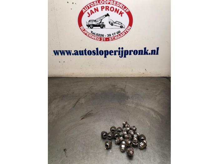 Gebrauchte Radmuttern Set Mitsubishi ASX 1.6 MIVEC 16V Preis € 20,00 Margenregelung angeboten von Autosloopbedrijf Jan Pronk B.V.