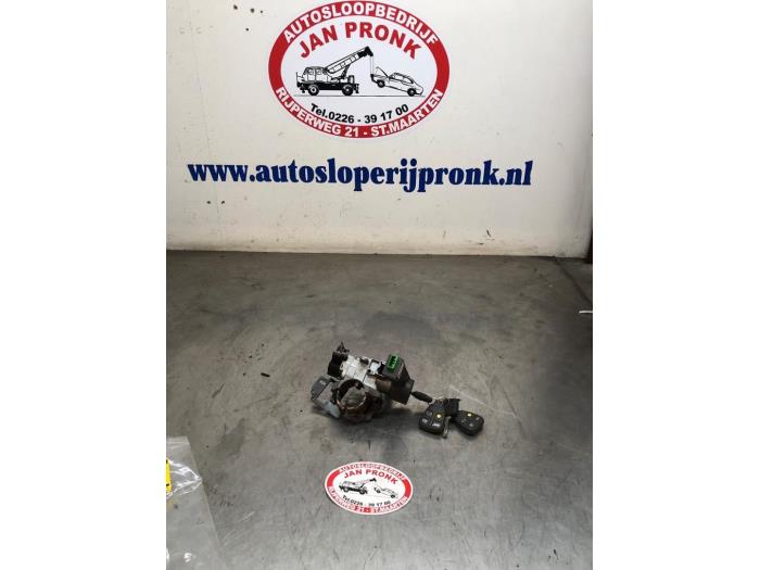 Używane Stacyjka + Kluczyk Volvo XC90 I 2.9 T6 24V Cena € 50,00 Procedura marży oferowane przez Autosloopbedrijf Jan Pronk B.V.