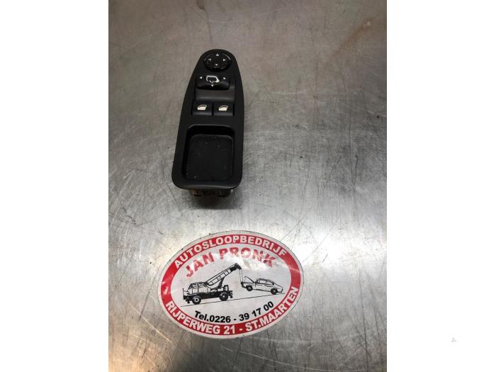 Usados Interruptor de ventanilla eléctrica Citroen Jumpy (G9) 2.0 HDI 140 16V Precio € 40,00 Norma de margen ofrecido por Autosloopbedrijf Jan Pronk B.V.