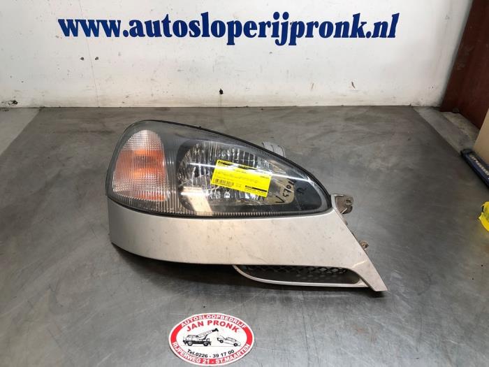 Używane Reflektor prawy Chevrolet Tacuma 2.0 16V Cena € 35,00 Procedura marży oferowane przez Autosloopbedrijf Jan Pronk B.V.