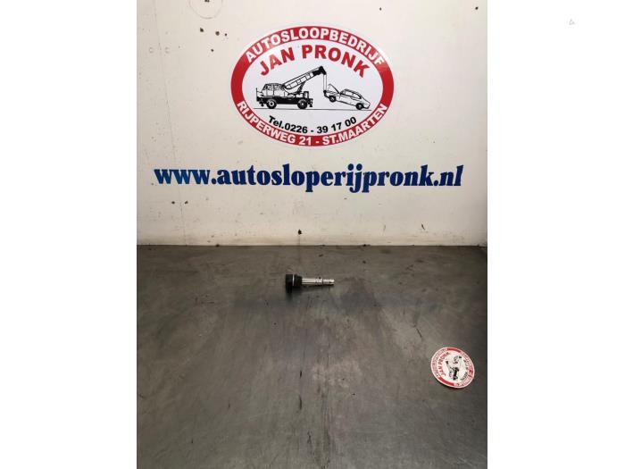 Usagé Broche bobine Volkswagen Golf V (1K1) 1.6 FSI 16V Prix € 10,00 Règlement à la marge proposé par Autosloopbedrijf Jan Pronk B.V.