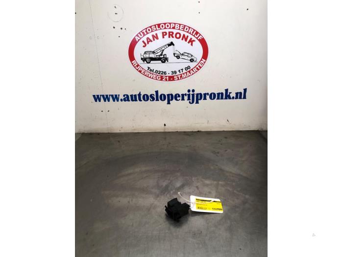 Gebrauchte Handbremse Schalter Renault Grand Scénic III (JZ) 1.4 16V TCe 130 Preis € 15,00 Margenregelung angeboten von Autosloopbedrijf Jan Pronk B.V.
